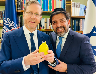 רב הסלבס העניק לנשיא המדינה סט ארבעת המינים | תיעוד