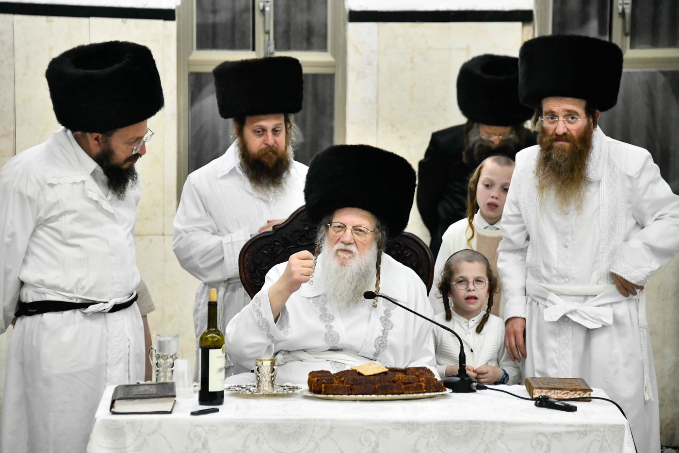 מוצאי יום כיפור בחצה"ק מודז'יץ