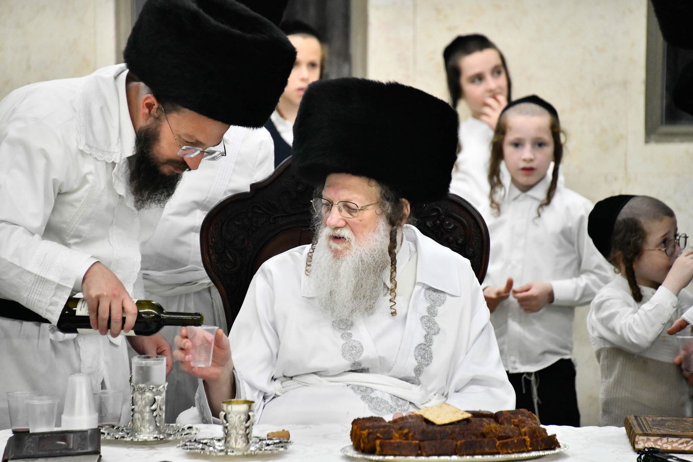 מוצאי יום כיפור בחצה"ק מודז'יץ