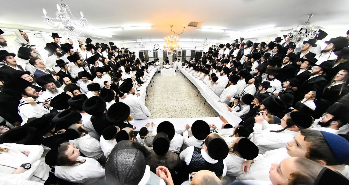 מוצאי יום כיפור בחצה"ק מודז'יץ