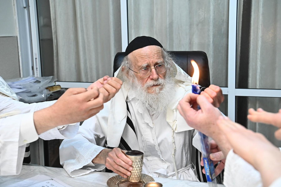 המקובל הגה"צ רבי שמעון גלאי במוצאי יום כיפור