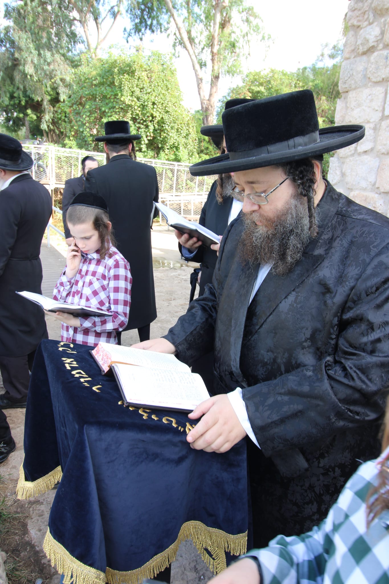  האדמו"ר מצאנז ז'ימגראד בתשליך