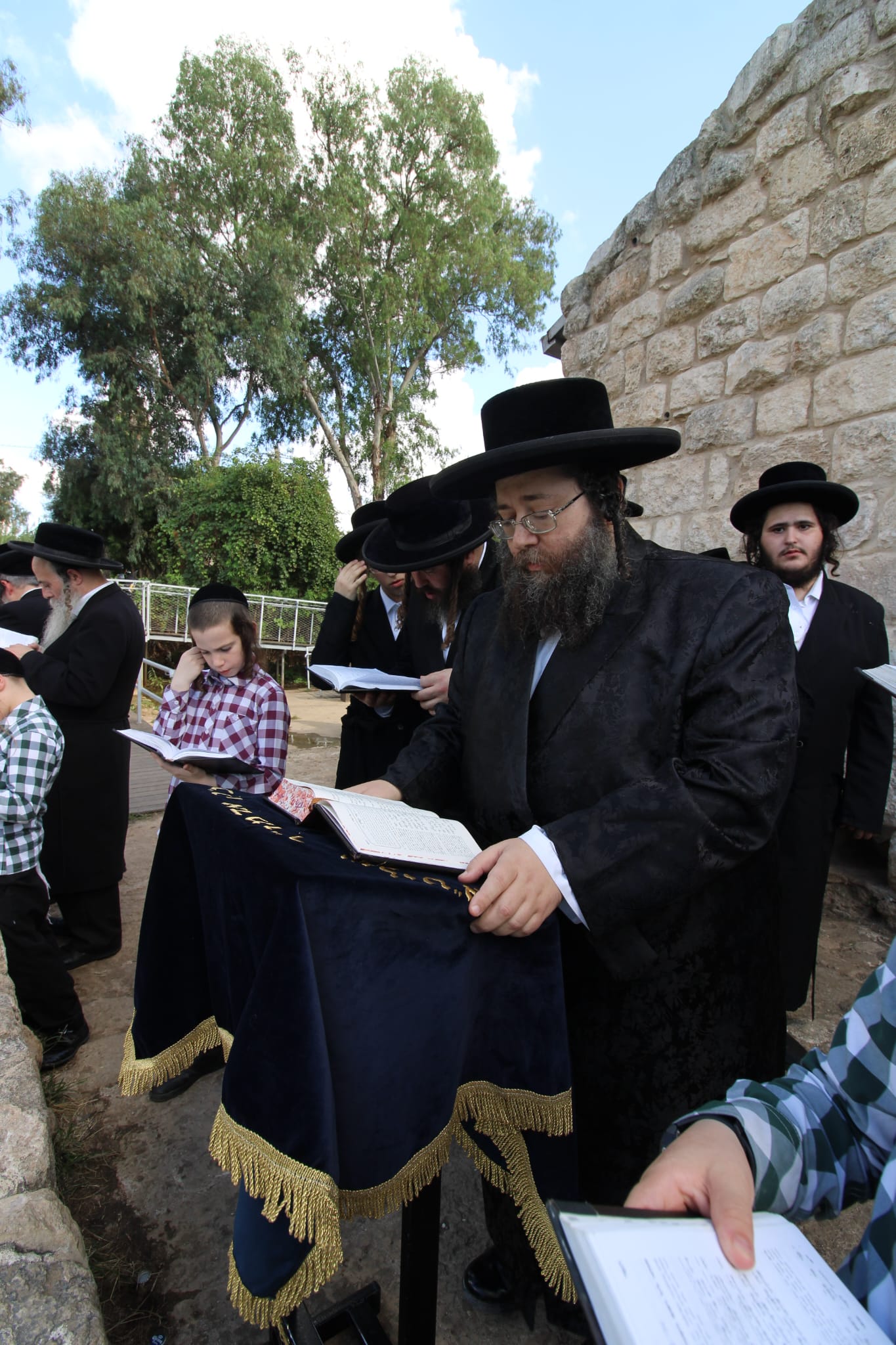  האדמו"ר מצאנז ז'ימגראד בתשליך