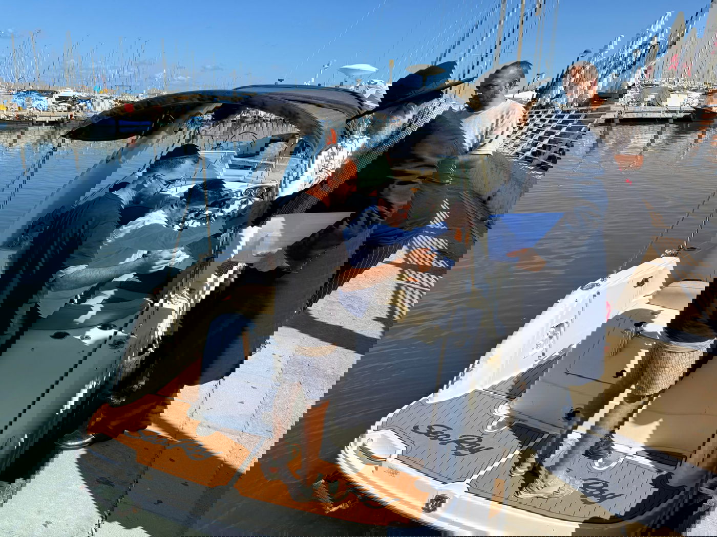 הגאון רבי יצחק ברדא בערב כיפור בלב הים באשקלון