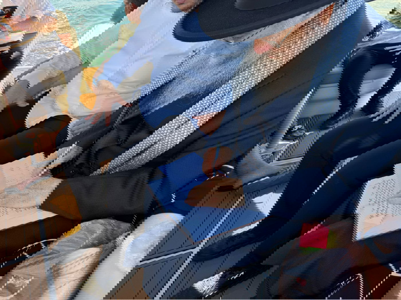 הגאון רבי יצחק ברדא בערב כיפור בלב הים באשקלון