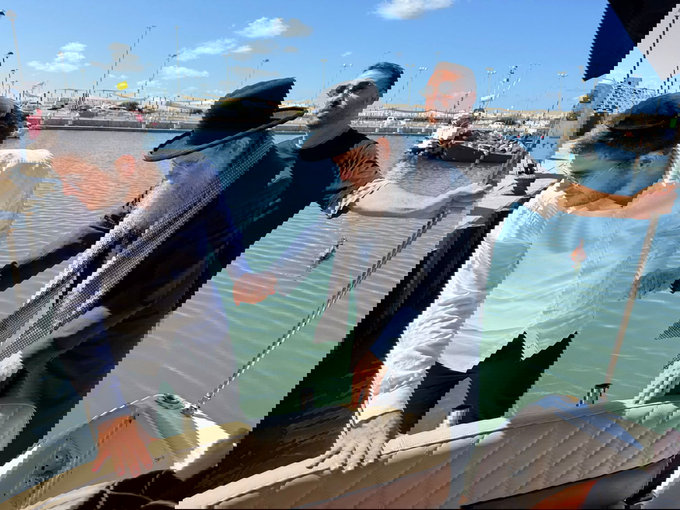 הגאון רבי יצחק ברדא בערב כיפור בלב הים באשקלון