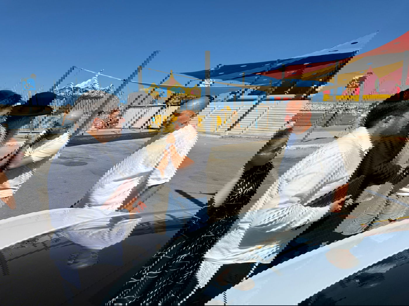 הגאון רבי יצחק ברדא בערב כיפור בלב הים באשקלון