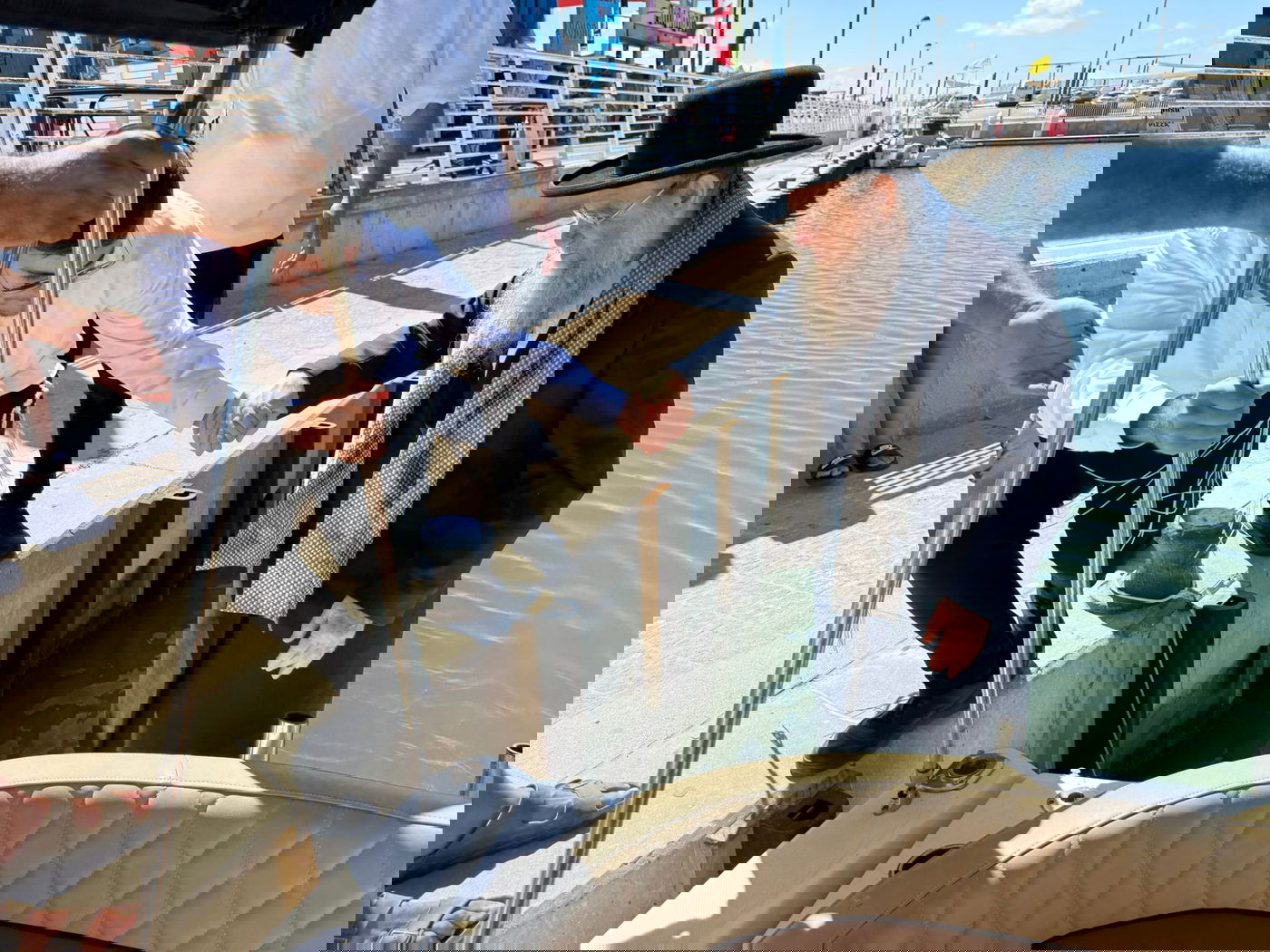 הגאון רבי יצחק ברדא בערב כיפור בלב הים באשקלון