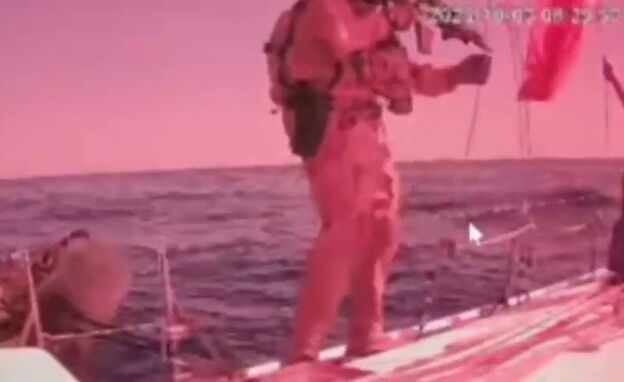 בדרך לגירוש: שייטת 13 השתלטה על הסירה האחרונה במשט לעזה
