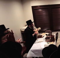 האדמו"ר מסקולען לייקווד במנהג כפרות