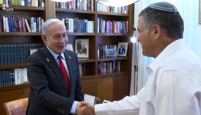כבר לא במושב האחורי: נתניהו וראש השב"כ הטרי נפגשו | צפו 
