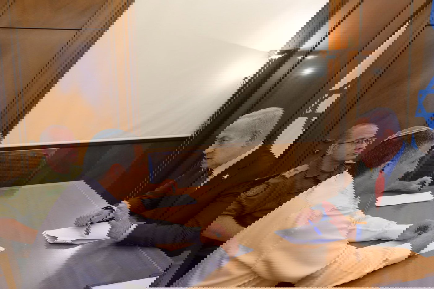 כבר לא במושב האחורי: נתניהו וראש השב"כ הטרי נפגשו | צפו 