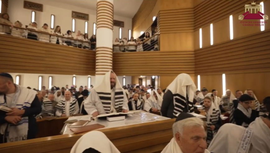 לא מתרגשים מהאנטישמיות: תיעוד מדליק ממוצאי כיפור בבירת גרמניה