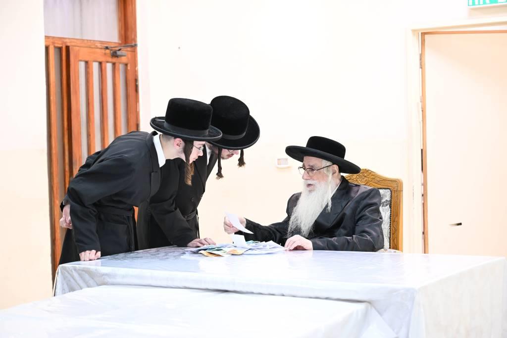 עשרת ימי תשובה ערב ומוצאי יו''כ בחצר הקודש צאנז