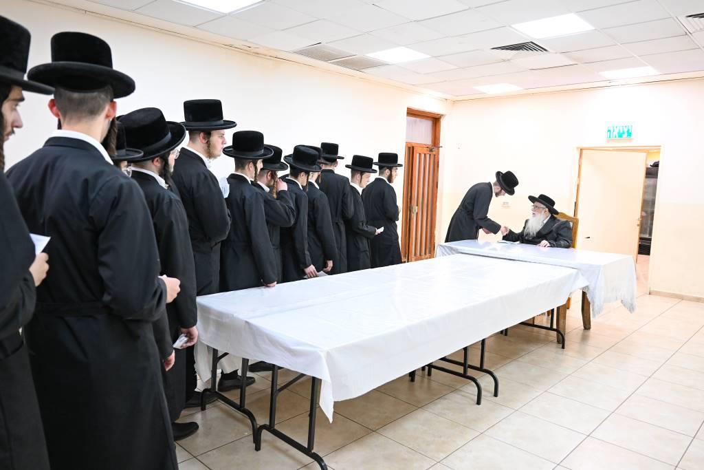 עשרת ימי תשובה ערב ומוצאי יו''כ בחצר הקודש צאנז