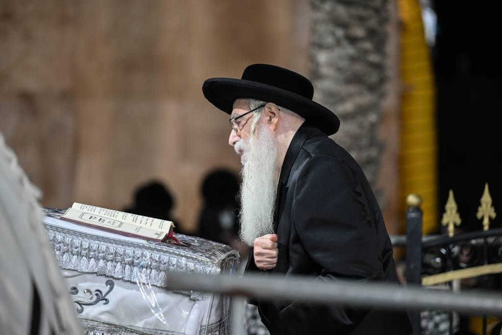 האדמו"ר מצאנז בסליחות ערב יום כיפור