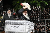 האדמו"ר מצאנז במנהג כפרות