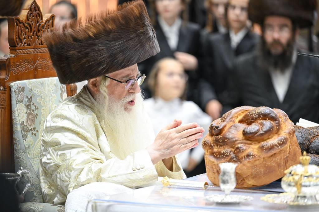 האדמו"ר מצאנז בטיש ערב יום כיפור