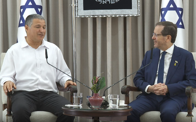 ראש השב"כ החדש שנכנס היום לתפקידו, התארח אצל הנשיא יחד עם משפחתו | תיעוד