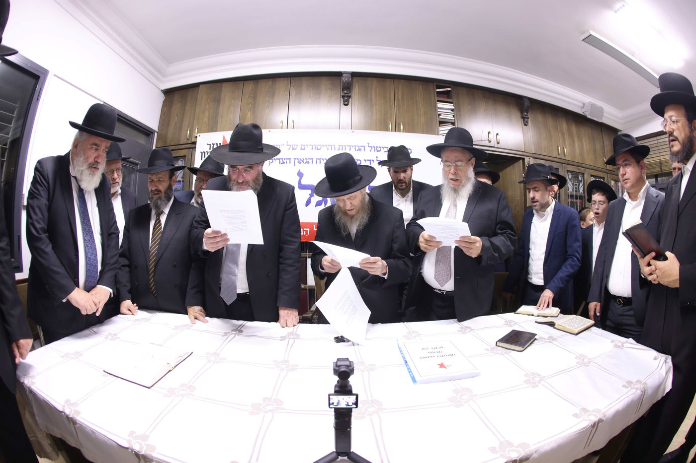 מעמד ביטול הגזירות והייסורים של "עזר מציון" ע"י המשגיח רבי דן סגל