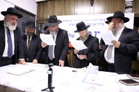 מעמד ביטול הגזירות והייסורים של "עזר מציון" ע"י המשגיח רבי דן סגל