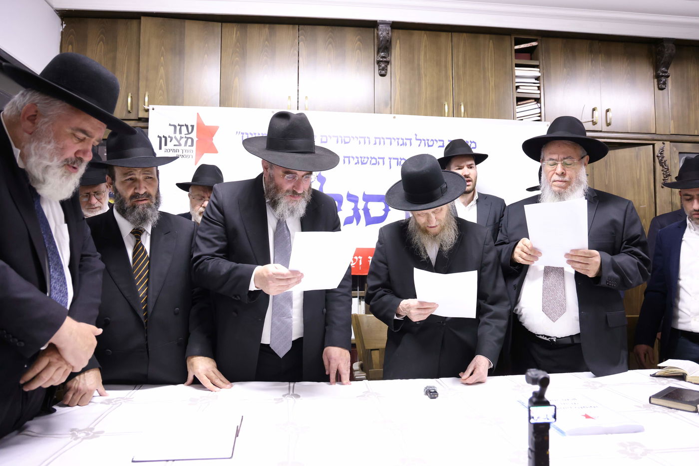 מעמד ביטול הגזירות והייסורים של "עזר מציון" ע"י המשגיח רבי דן סגל