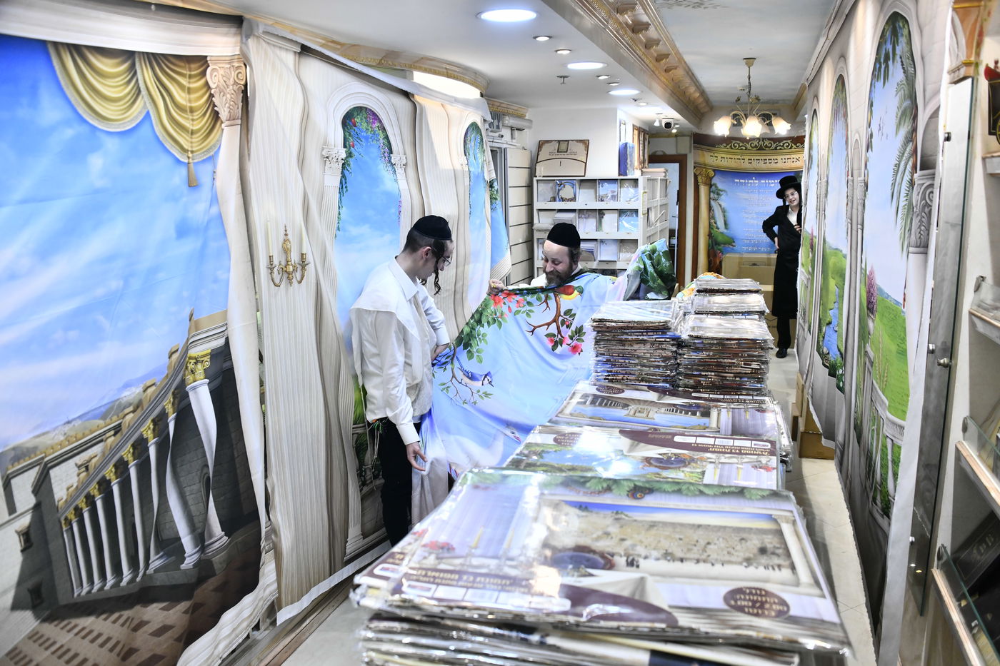 מראות ערב חג הסוכות בבני ברק