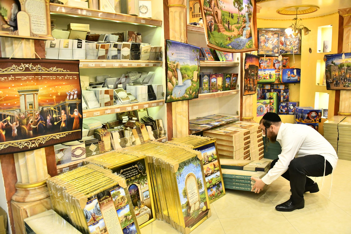 מראות ערב חג הסוכות בבני ברק