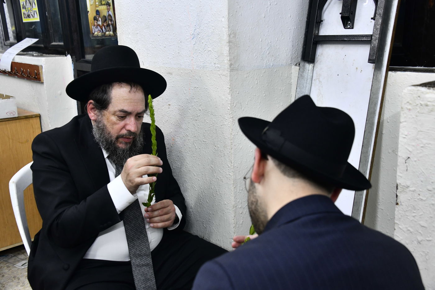 מראות ערב חג הסוכות בבני ברק