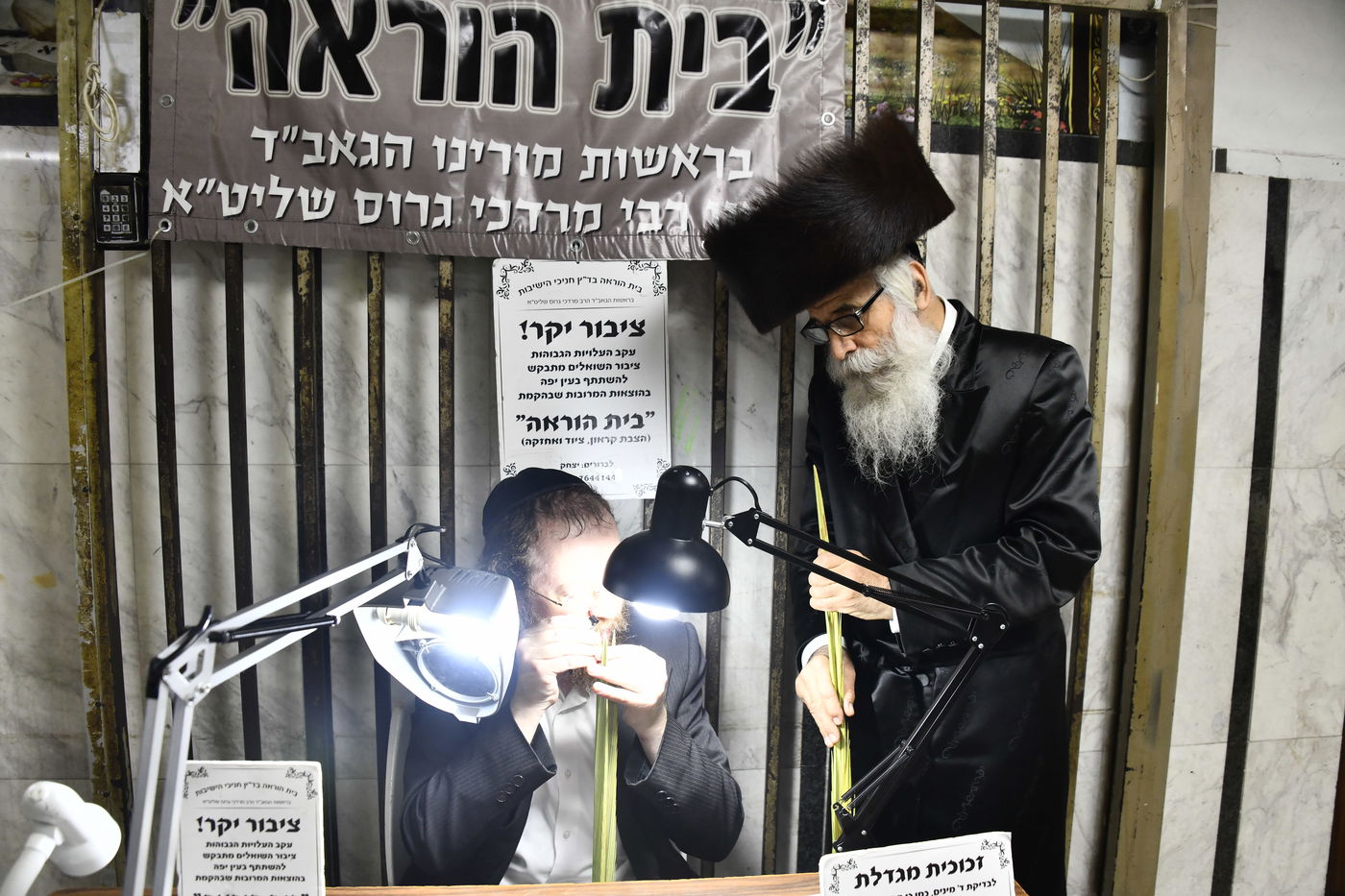 מראות ערב חג הסוכות בבני ברק