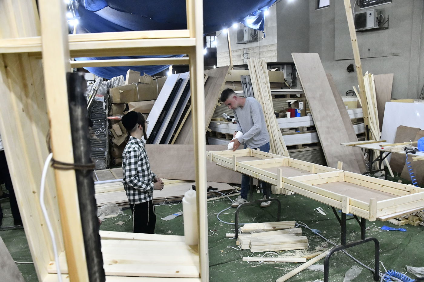 מראות ערב חג הסוכות בבני ברק