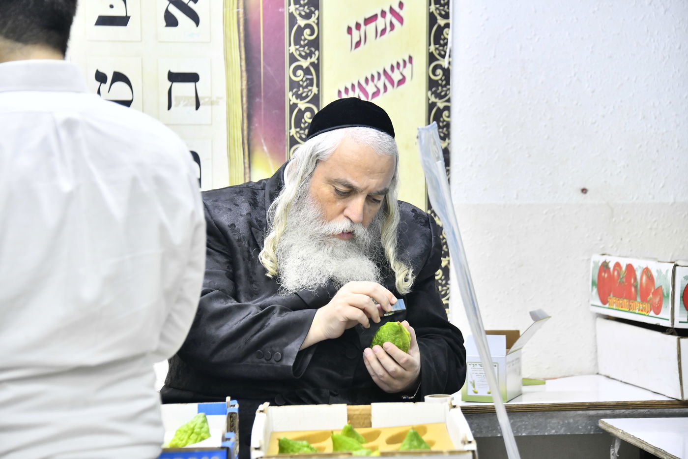 מראות ערב חג הסוכות בבני ברק