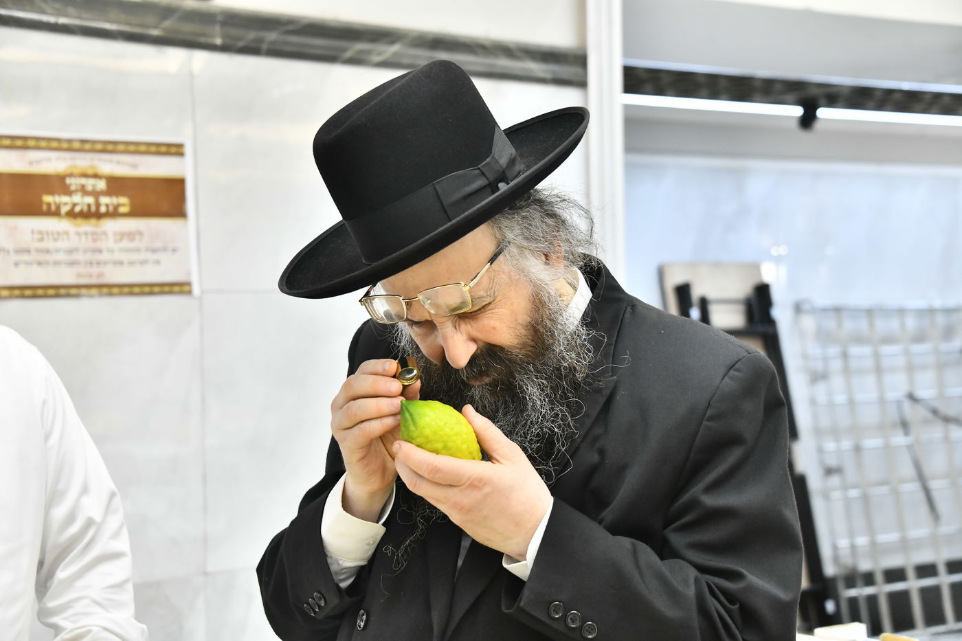 מראות ערב חג הסוכות בבני ברק