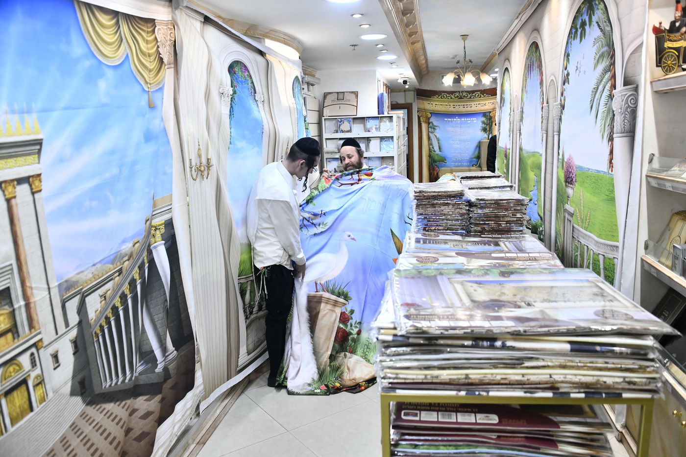 מראות ערב חג הסוכות בבני ברק