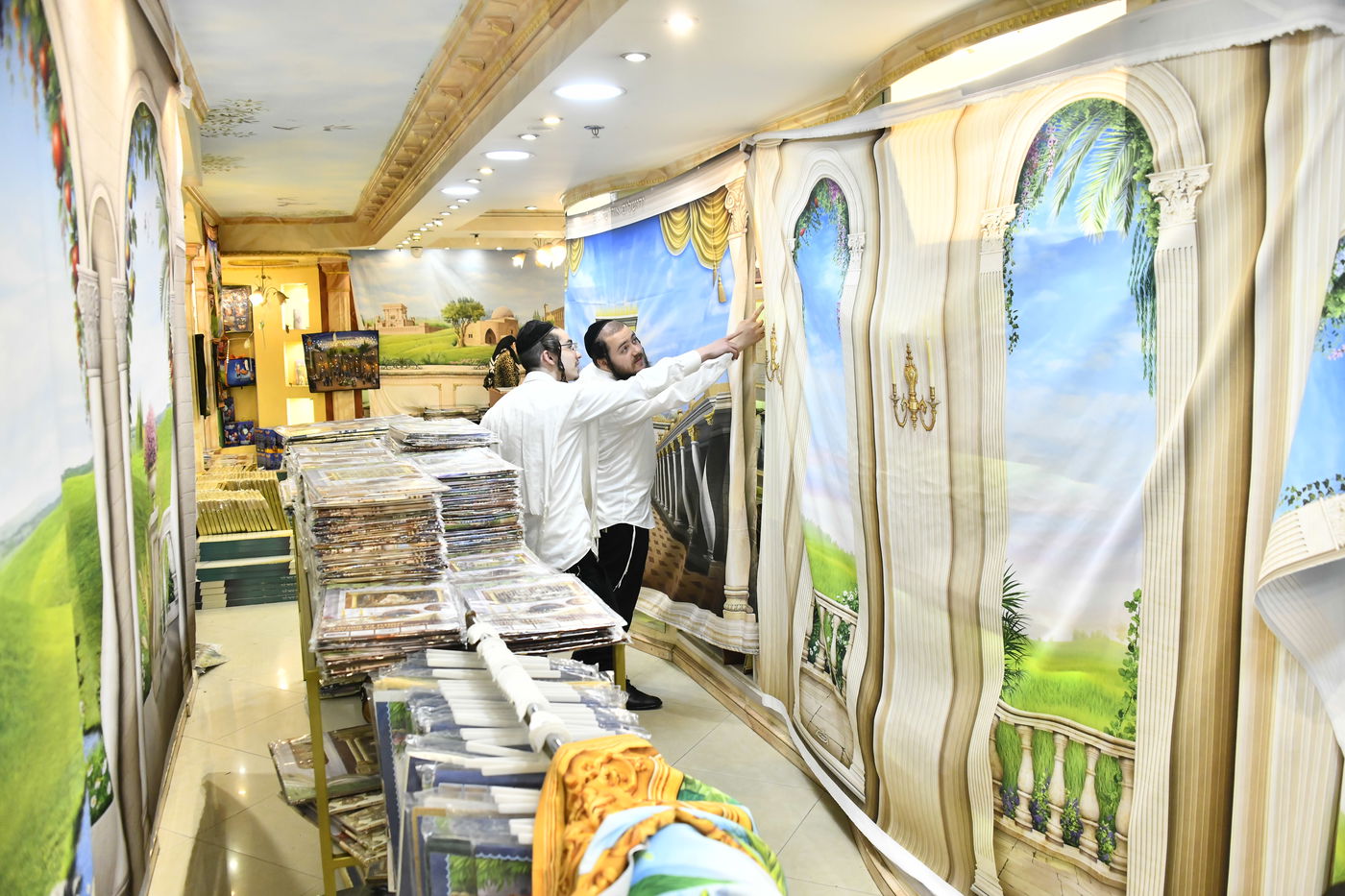 מראות ערב חג הסוכות בבני ברק