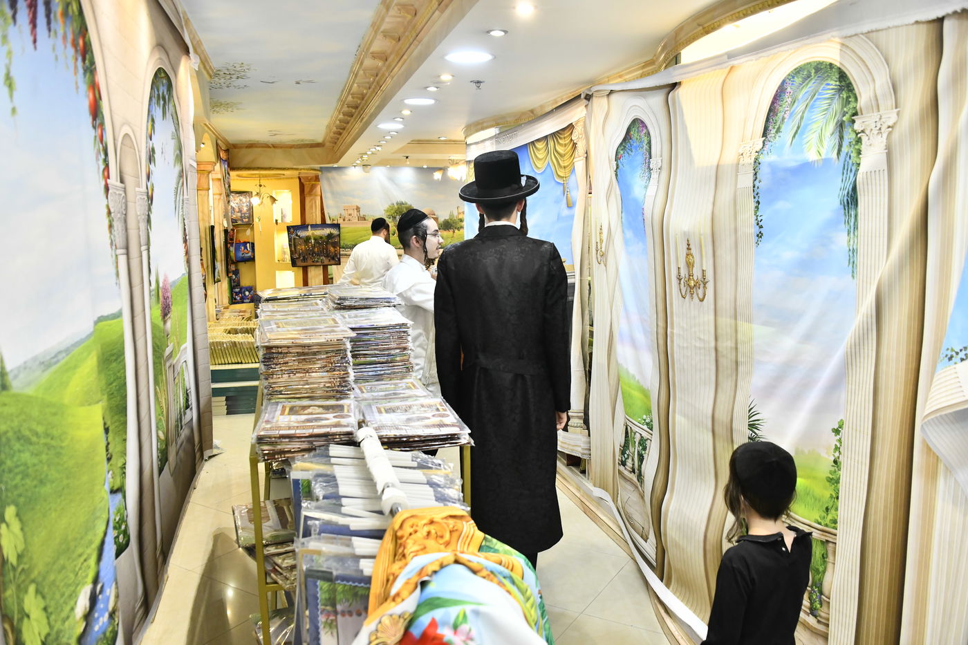 מראות ערב חג הסוכות בבני ברק