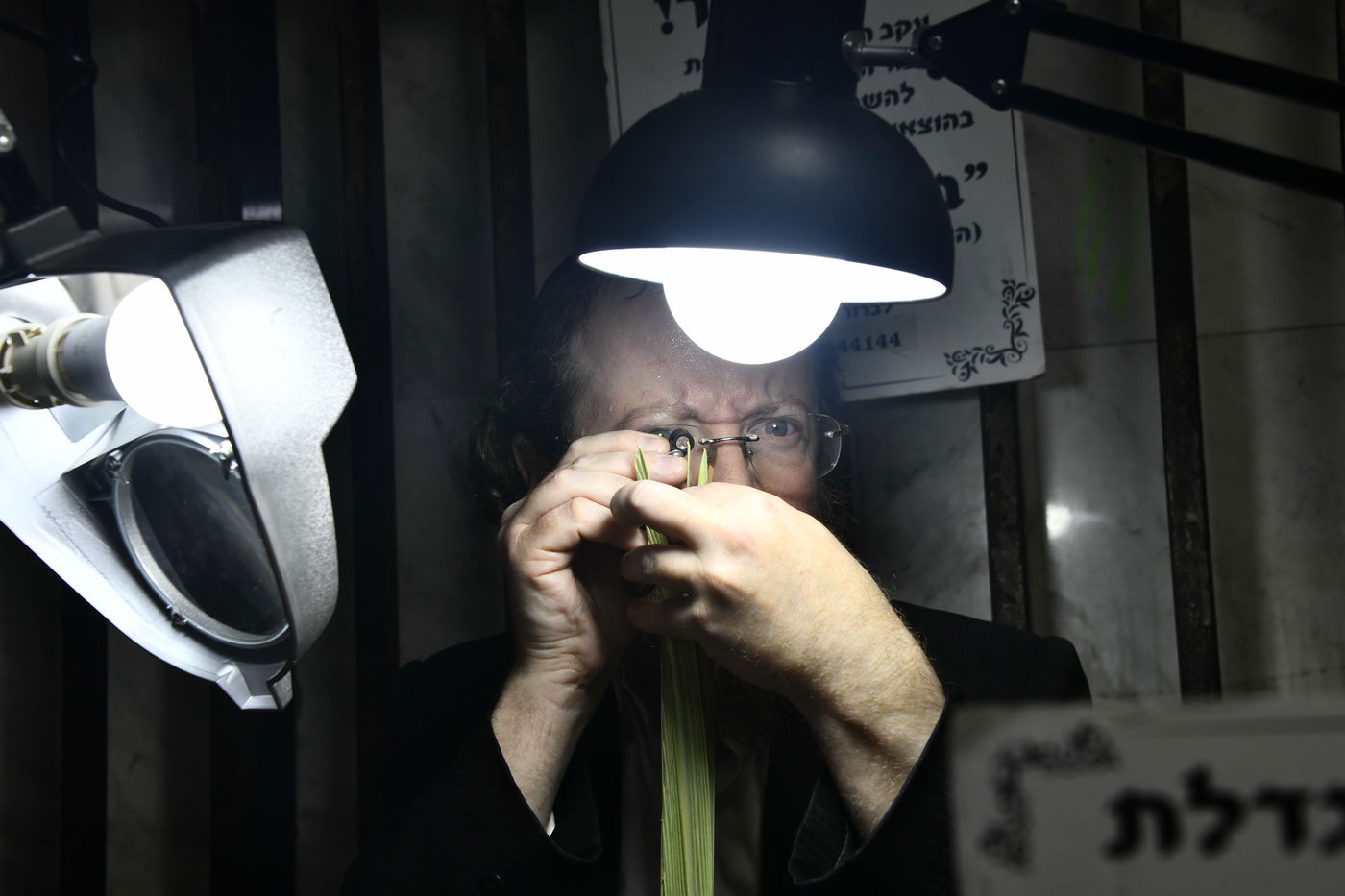 מראות ערב חג הסוכות בבני ברק