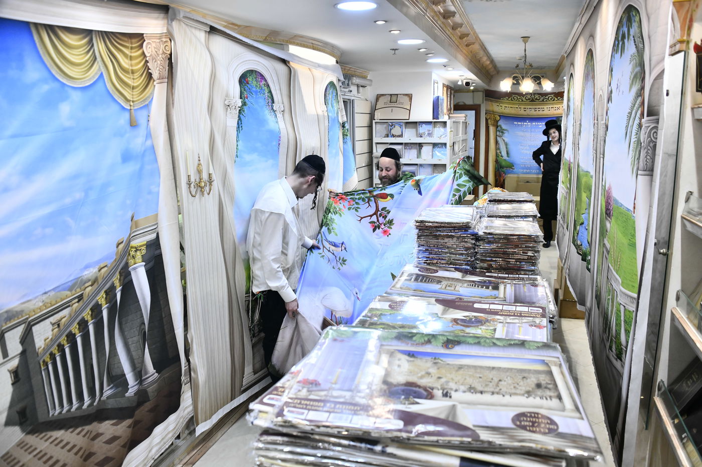 מראות ערב חג הסוכות בבני ברק