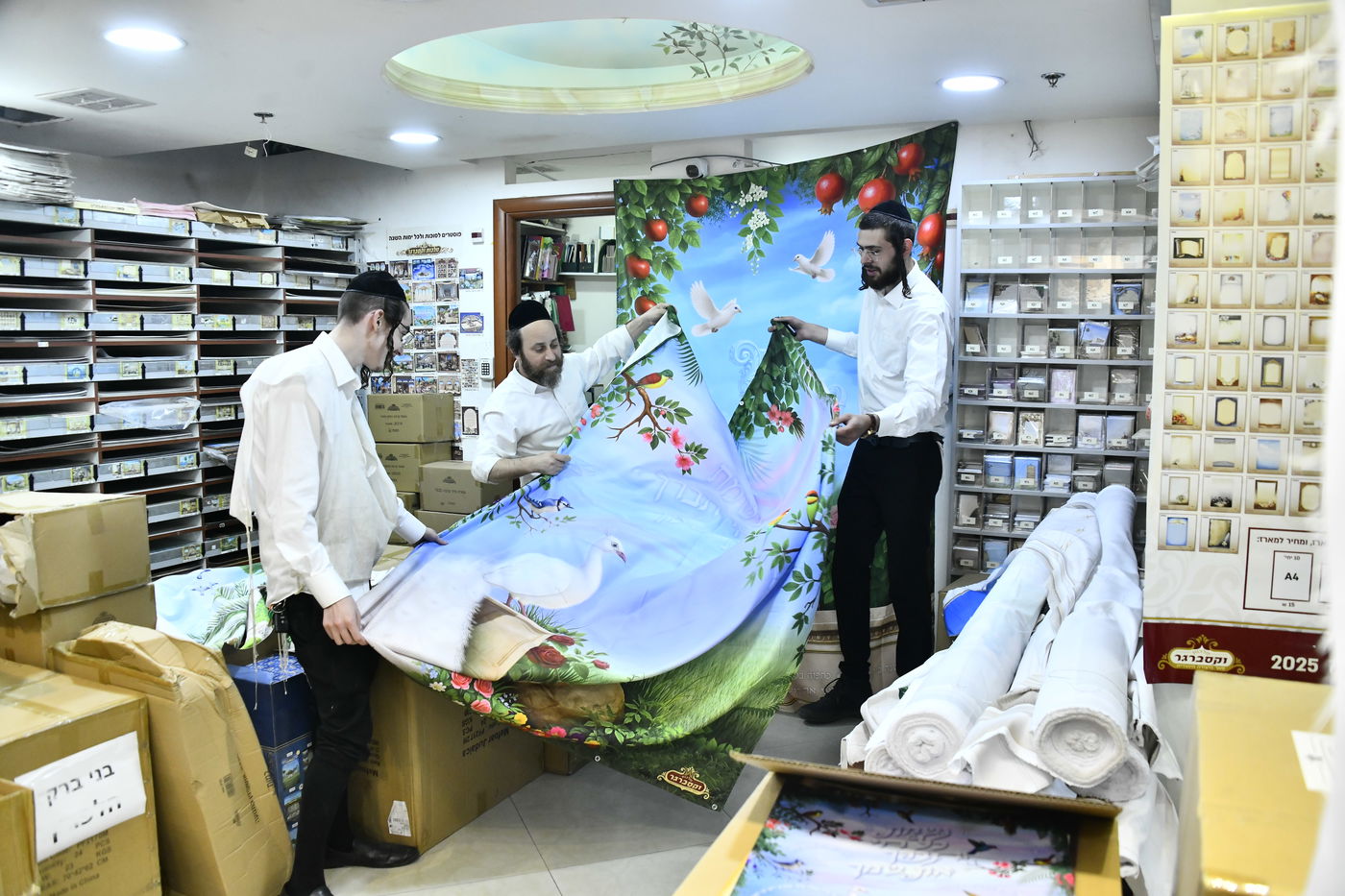 מראות ערב חג הסוכות בבני ברק