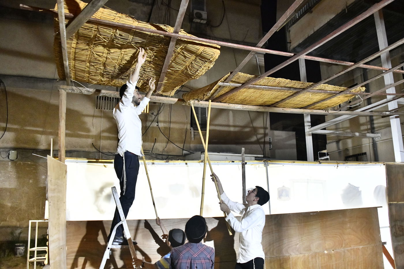 מראות ערב חג הסוכות בבני ברק