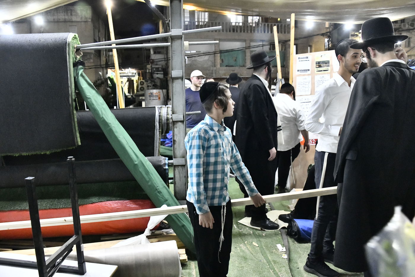 מראות ערב חג הסוכות בבני ברק