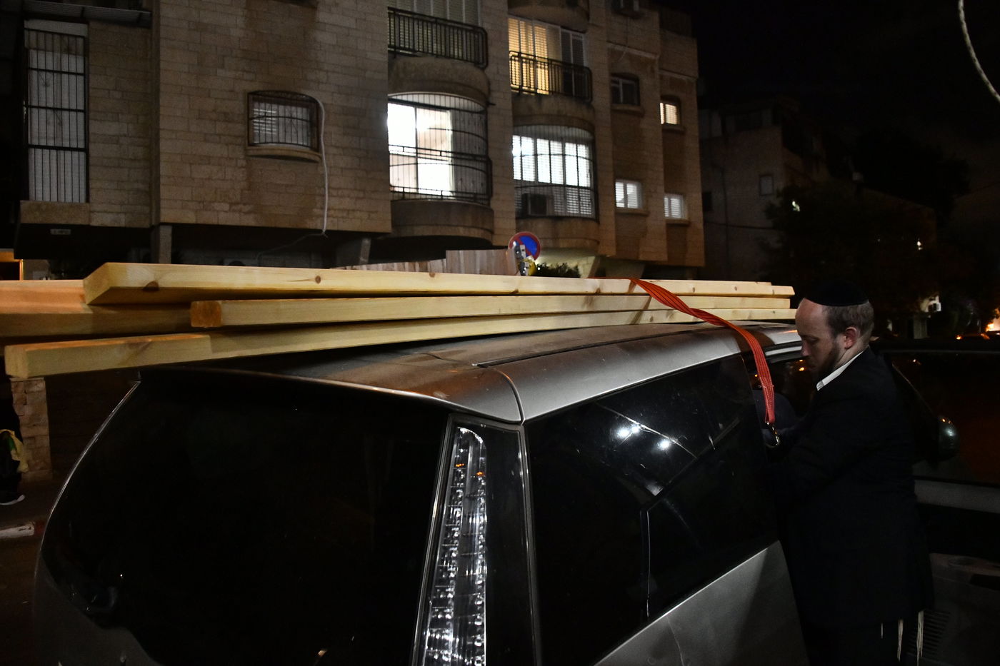 מראות ערב חג הסוכות בבני ברק