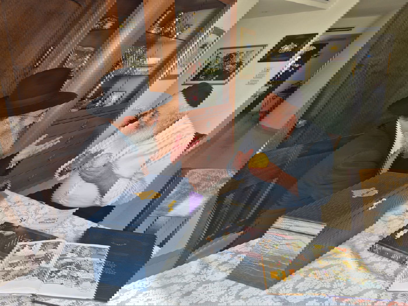 הגרש"מ עמאר בבדיקת אתרוגים