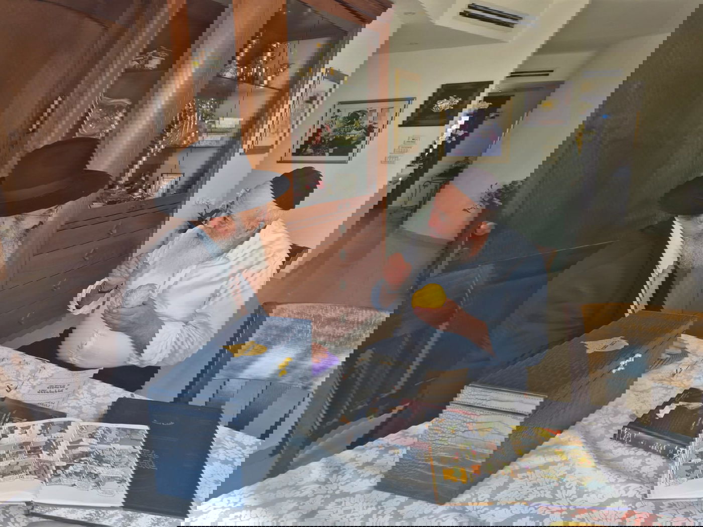 הגרש"מ עמאר בבדיקת אתרוגים