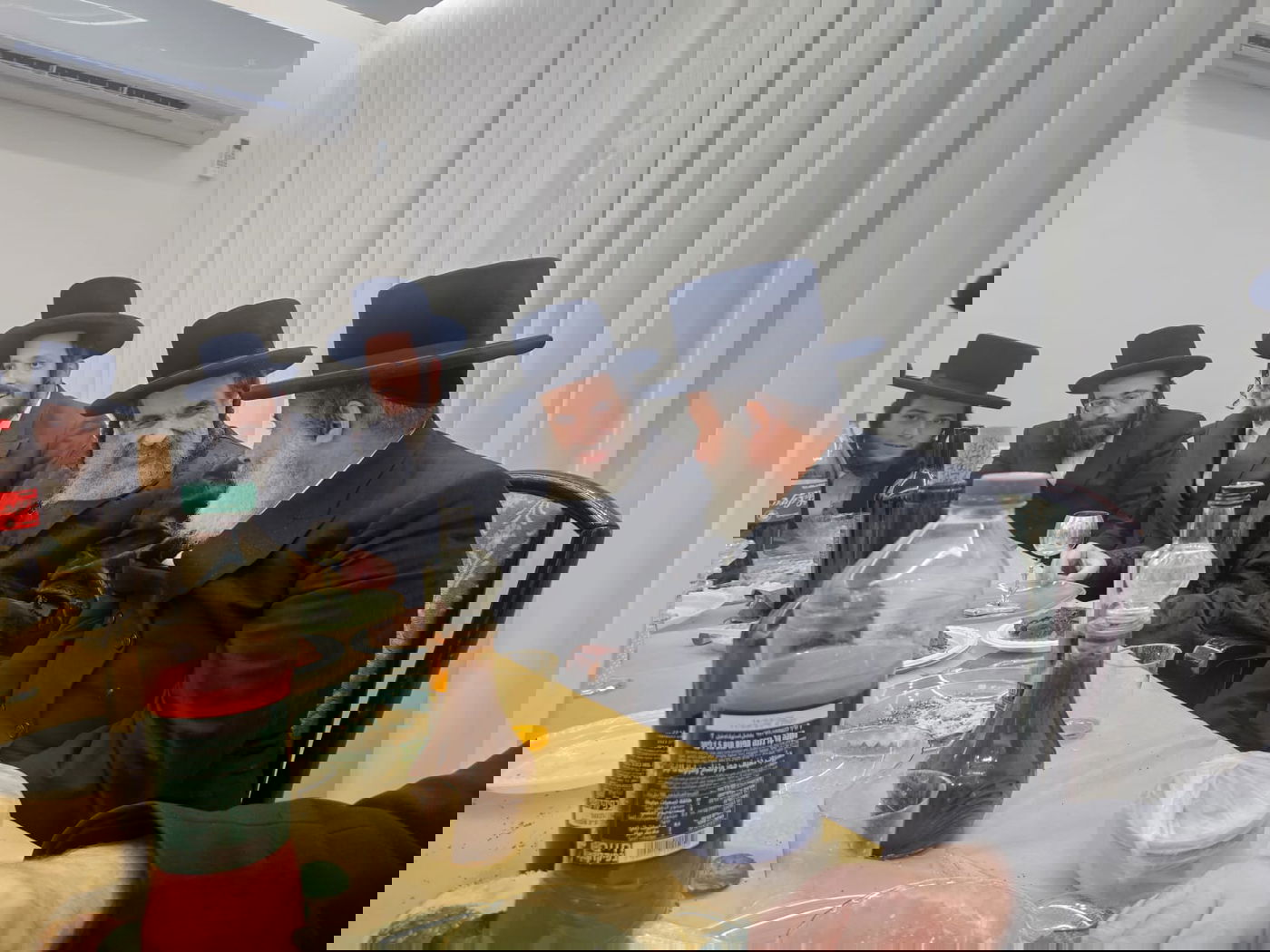 סעודת יארצייט של הילד שמעון ויזל ז"ל