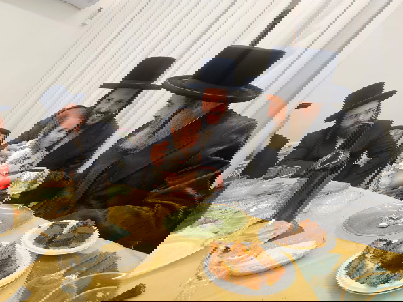 סעודת יארצייט של הילד שמעון ויזל ז"ל