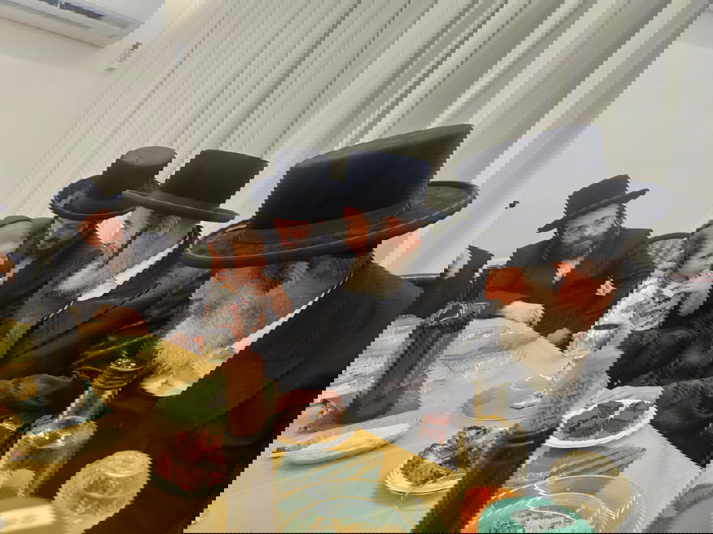 סעודת יארצייט של הילד שמעון ויזל ז"ל