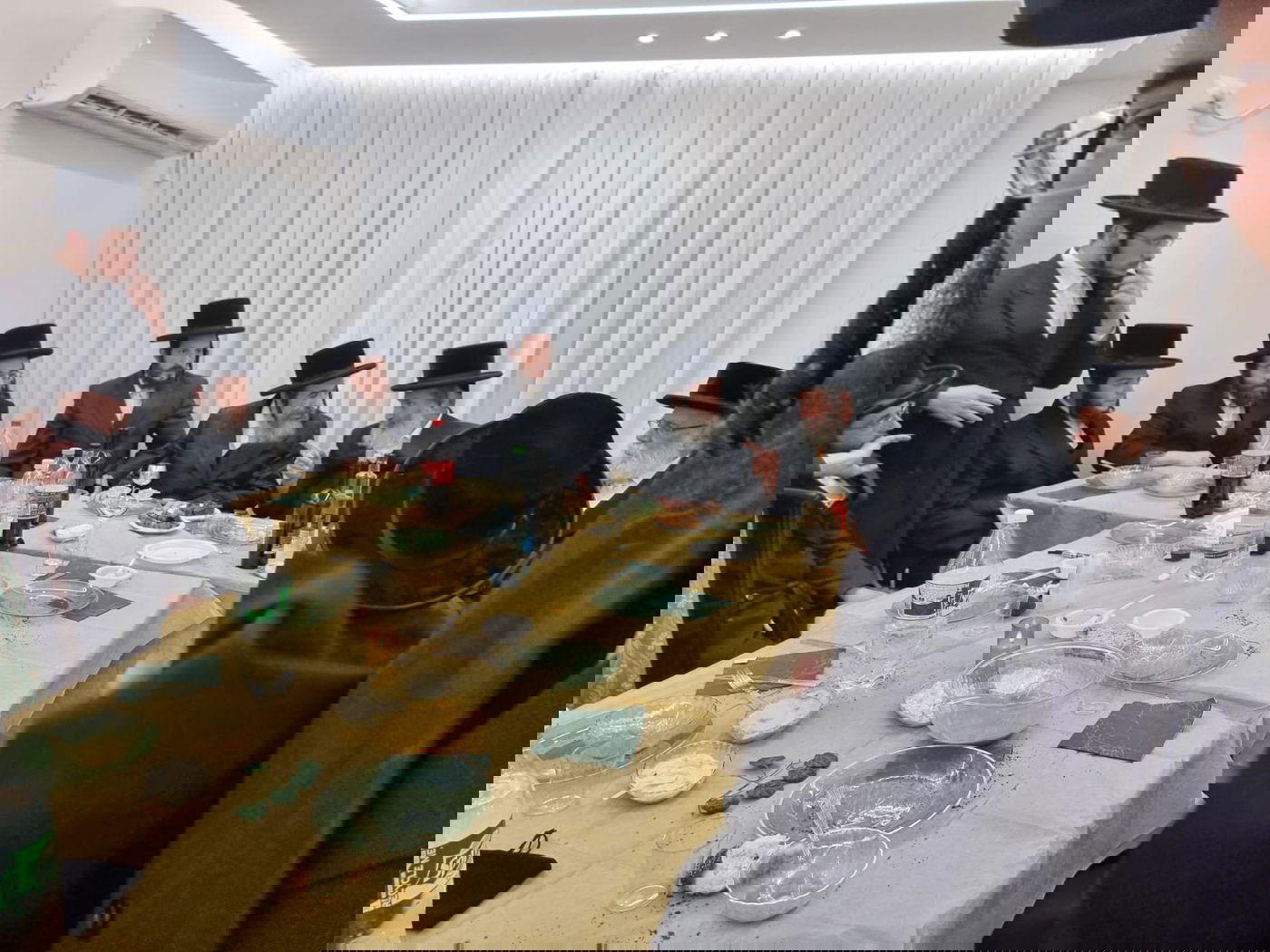 סעודת יארצייט של הילד שמעון ויזל ז"ל