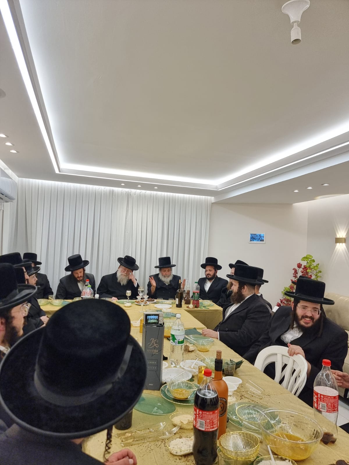 סעודת יארצייט של הילד שמעון ויזל ז"ל