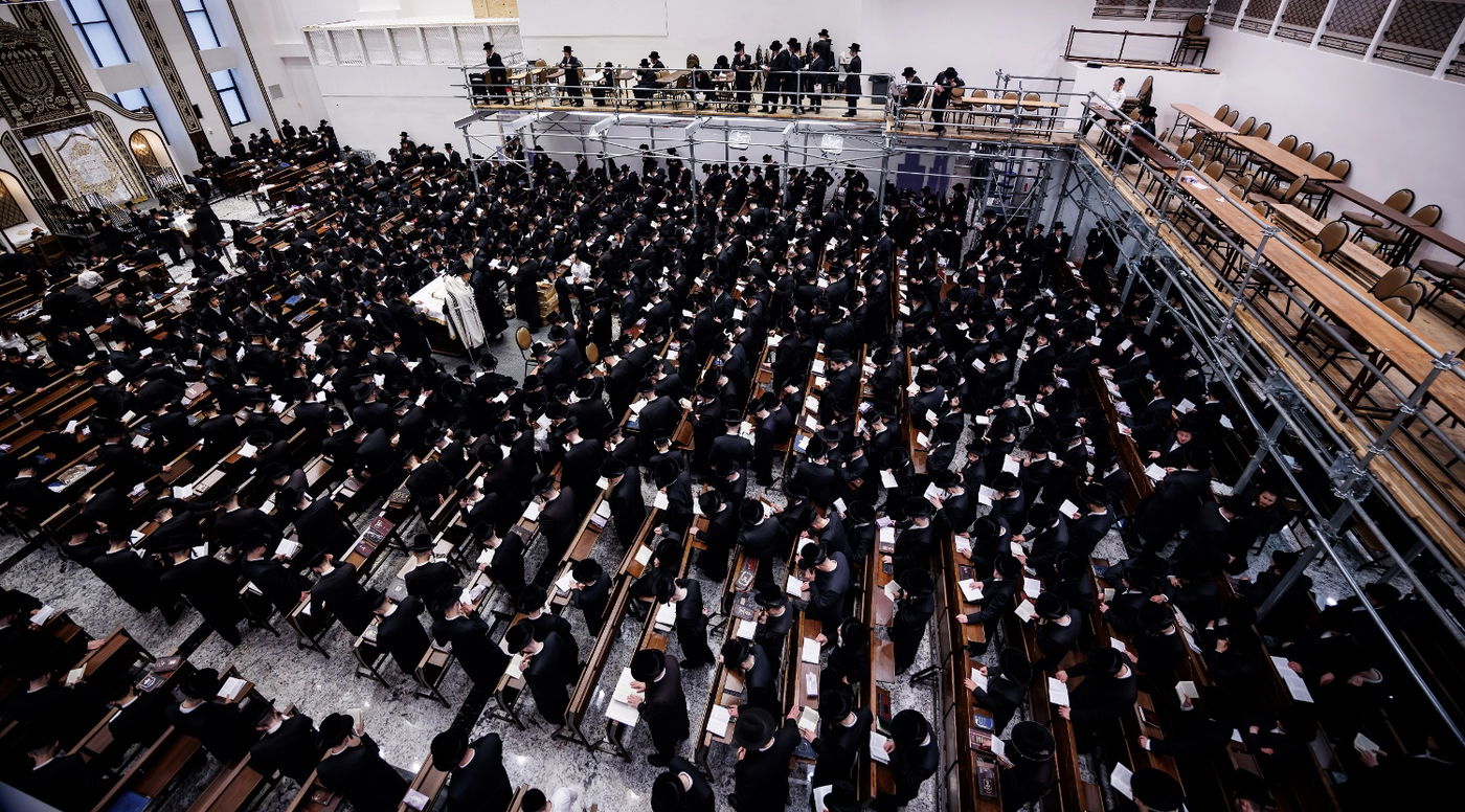 ערב ומוצאי יום כיפור בחצה"ק באבוב 45